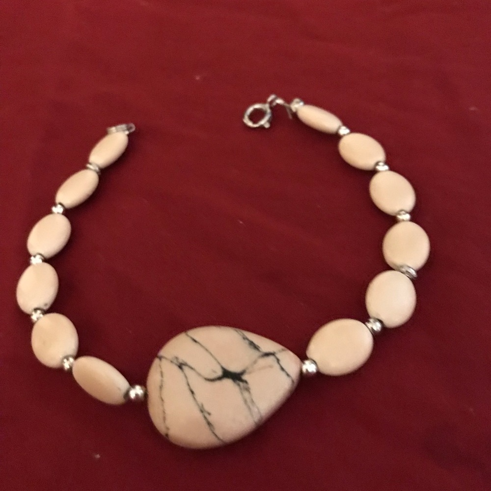 Very pretty bracelets at cheap prices